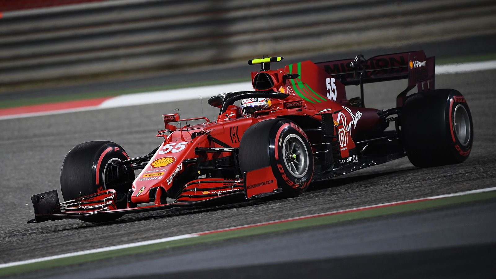 Main Aman Saat Debut Ferrari, Carlos Sainz Janji Lebih Agresif